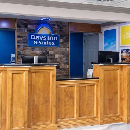 Days Inn & Suites By Wyndham קומרס מראה חיצוני תמונה